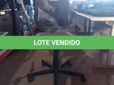LOTE 154 - 01 CADEIRA GIRATÓRIA PARA ESCRITÓRIO. (NO ESTADO) ATENÇÃO! FAZER A VISITAÇÃO ANTES DE ARREMATAR, NÃO SABEMOS SE FUNCIONA. LEILÃO NÃO TEM GARANTIA E NEM DEVOLUÇÃO, SUJEITO A POSSÍVEIS AVARIAS VISÍVEIS/OCULTAS E/OU AUSÊNCIA DE COMPONENTES.