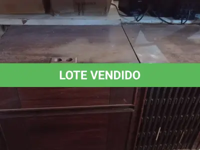 LOTE 080 - 01 RADIOLA ANTIGA MARCA PHILLIPS.  (NO ESTADO) ATENÇÃO! FAZER A VISITAÇÃO ANTES DE ARREMATAR, NÃO SABEMOS SE FUNCIONA. LEILÃO NÃO TEM GARANTIA E NEM DEVOLUÇÃO, SUJEITO A POSSÍVEIS AVARIAS VISÍVEIS/OCULTAS E/OU AUSÊNCIA DE COMPONENTES.