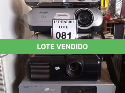 LOTE 081 -  05 PROJETORES DIVERSOS.  (NO ESTADO) ATENÇÃO! FAZER A VISITAÇÃO ANTES DE ARREMATAR, NÃO SABEMOS SE FUNCIONA. LEILÃO NÃO TEM GARANTIA E NEM DEVOLUÇÃO, SUJEITO A POSSÍVEIS AVARIAS VISÍVEIS/OCULTAS E/OU AUSÊNCIA DE COMPONENTES.
