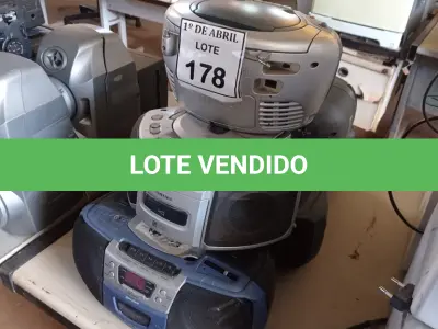 LOTE 178 - 01 LOTE COM RÁDIOS. (NO ESTADO) ATENÇÃO! FAZER A VISITAÇÃO ANTES DE ARREMATAR, NÃO SABEMOS SE FUNCIONA. LEILÃO NÃO TEM GARANTIA E NEM DEVOLUÇÃO, SUJEITO A POSSÍVEIS AVARIAS VISÍVEIS/OCULTAS E/OU AUSÊNCIA DE COMPONENTES.