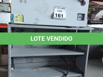LOTE 161 - 03 BANCOS PARA BATERIA. (NO ESTADO) ATENÇÃO! FAZER A VISITAÇÃO ANTES DE ARREMATAR, NÃO SABEMOS SE FUNCIONA. LEILÃO NÃO TEM GARANTIA E NEM DEVOLUÇÃO, SUJEITO A POSSÍVEIS AVARIAS VISÍVEIS/OCULTAS E/OU AUSÊNCIA DE COMPONENTES.