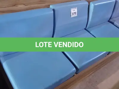 LOTE 370 - 01 BANCO EM MADEIRA COM 03 ACENTOS. (NO ESTADO) ATENÇÃO! FAZER A VISITAÇÃO ANTES DE ARREMATAR, NÃO SABEMOS SE FUNCIONA. LEILÃO NÃO TEM GARANTIA E NEM DEVOLUÇÃO, SUJEITO A POSSÍVEIS AVARIAS VISÍVEIS/OCULTAS E/OU AUSÊNCIA DE COMPONENTES.