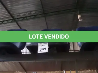LOTE 341 - 01 LONGARINA 03 LUGARES. (NO ESTADO) ATENÇÃO! FAZER A VISITAÇÃO ANTES DE ARREMATAR, NÃO SABEMOS SE FUNCIONA. LEILÃO NÃO TEM GARANTIA E NEM DEVOLUÇÃO, SUJEITO A POSSÍVEIS AVARIAS VISÍVEIS/OCULTAS E/OU AUSÊNCIA DE COMPONENTES.