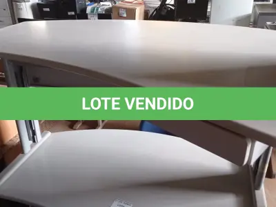 LOTE 278 - 02 MESAS COM GAVETA EM MADEIRA E 02 CADEIRAS DE ESCRITÓRIO. (NO ESTADO) ATENÇÃO! FAZER A VISITAÇÃO ANTES DE ARREMATAR, NÃO SABEMOS SE FUNCIONA. LEILÃO NÃO TEM GARANTIA E NEM DEVOLUÇÃO, SUJEITO A POSSÍVEIS AVARIAS VISÍVEIS/OCULTAS E/OU AUSÊNCIA DE COMPONENTES.