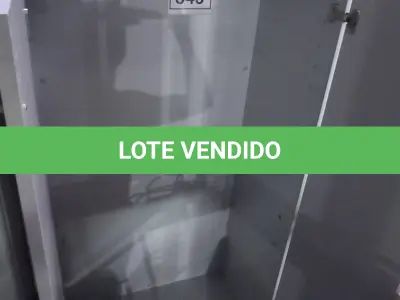 LOTE 343 - 01 ARMÁRIO EM MADEIRA 02 PORTAS. (NO ESTADO) ATENÇÃO! FAZER A VISITAÇÃO ANTES DE ARREMATAR, NÃO SABEMOS SE FUNCIONA. LEILÃO NÃO TEM GARANTIA E NEM DEVOLUÇÃO, SUJEITO A POSSÍVEIS AVARIAS VISÍVEIS/OCULTAS E/OU AUSÊNCIA DE COMPONENTES.