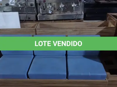 LOTE 371 - 01 BANCO EM MADEIRA COM 03 ACENTOS. (NO ESTADO) ATENÇÃO! FAZER A VISITAÇÃO ANTES DE ARREMATAR, NÃO SABEMOS SE FUNCIONA. LEILÃO NÃO TEM GARANTIA E NEM DEVOLUÇÃO, SUJEITO A POSSÍVEIS AVARIAS VISÍVEIS/OCULTAS E/OU AUSÊNCIA DE COMPONENTES.