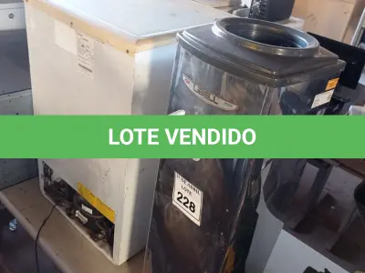 LOTE 228 - 01 BEBEDOURO TIPO GARRAFÃO. (NO ESTADO) ATENÇÃO! FAZER A VISITAÇÃO ANTES DE ARREMATAR, NÃO SABEMOS SE FUNCIONA. LEILÃO NÃO TEM GARANTIA E NEM DEVOLUÇÃO, SUJEITO A POSSÍVEIS AVARIAS VISÍVEIS/OCULTAS E/OU AUSÊNCIA DE COMPONENTES.