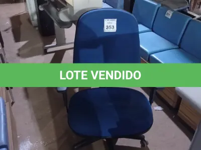 LOTE 353 - 01 CADEIRA PARA ESCRITÓRIO COM ESPALDAR ALTO. (NO ESTADO) ATENÇÃO! FAZER A VISITAÇÃO ANTES DE ARREMATAR, NÃO SABEMOS SE FUNCIONA. LEILÃO NÃO TEM GARANTIA E NEM DEVOLUÇÃO, SUJEITO A POSSÍVEIS AVARIAS VISÍVEIS/OCULTAS E/OU AUSÊNCIA DE COMPONENTES.