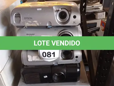 LOTE 081 -  05 PROJETORES DIVERSOS.  (NO ESTADO) ATENÇÃO! FAZER A VISITAÇÃO ANTES DE ARREMATAR, NÃO SABEMOS SE FUNCIONA. LEILÃO NÃO TEM GARANTIA E NEM DEVOLUÇÃO, SUJEITO A POSSÍVEIS AVARIAS VISÍVEIS/OCULTAS E/OU AUSÊNCIA DE COMPONENTES.