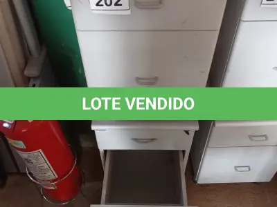 LOTE 202 - 02 GAVETEIROS EM MADEIRA 02 GAVETAS.  (NO ESTADO) ATENÇÃO! FAZER A VISITAÇÃO ANTES DE ARREMATAR, NÃO SABEMOS SE FUNCIONA. LEILÃO NÃO TEM GARANTIA E NEM DEVOLUÇÃO, SUJEITO A POSSÍVEIS AVARIAS VISÍVEIS/OCULTAS E/OU AUSÊNCIA DE COMPONENTES.