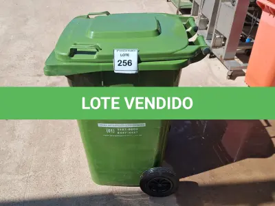 LOTE 256 - 01 LIXEIRA DE 240 LITROS. (NO ESTADO) ATENÇÃO! FAZER A VISITAÇÃO ANTES DE ARREMATAR, NÃO SABEMOS SE FUNCIONA. LEILÃO NÃO TEM GARANTIA E NEM DEVOLUÇÃO, SUJEITO A POSSÍVEIS AVARIAS VISÍVEIS/OCULTAS E/OU AUSÊNCIA DE COMPONENTES.