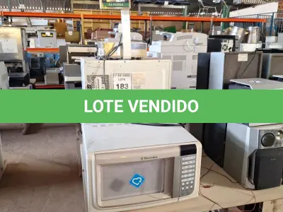 LOTE 183 - 03 MICRO-ONDAS DIVERSOS E 01 BALANÇA PEQUENA. (NO ESTADO) ATENÇÃO! FAZER A VISITAÇÃO ANTES DE ARREMATAR, NÃO SABEMOS SE FUNCIONA. LEILÃO NÃO TEM GARANTIA E NEM DEVOLUÇÃO, SUJEITO A POSSÍVEIS AVARIAS VISÍVEIS/OCULTAS E/OU AUSÊNCIA DE COMPONENTES.