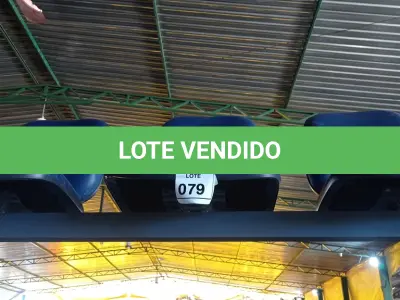 LOTE 079 -   01 LONGARINA 03 LUGARES. (NO ESTADO) ATENÇÃO! FAZER A VISITAÇÃO ANTES DE ARREMATAR, NÃO SABEMOS SE FUNCIONA. LEILÃO NÃO TEM GARANTIA E NEM DEVOLUÇÃO, SUJEITO A POSSÍVEIS AVARIAS VISÍVEIS/OCULTAS E/OU AUSÊNCIA DE COMPONENTES.