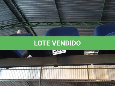 LOTE 325 - 01 LONGARINA 03 LUGARES. (NO ESTADO) ATENÇÃO! FAZER A VISITAÇÃO ANTES DE ARREMATAR, NÃO SABEMOS SE FUNCIONA. LEILÃO NÃO TEM GARANTIA E NEM DEVOLUÇÃO, SUJEITO A POSSÍVEIS AVARIAS VISÍVEIS/OCULTAS E/OU AUSÊNCIA DE COMPONENTES.
