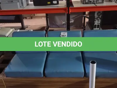 LOTE 357 - 01 BANCO EM MADEIRA COM 03 ACENTOS. (NO ESTADO) ATENÇÃO! FAZER A VISITAÇÃO ANTES DE ARREMATAR, NÃO SABEMOS SE FUNCIONA. LEILÃO NÃO TEM GARANTIA E NEM DEVOLUÇÃO, SUJEITO A POSSÍVEIS AVARIAS VISÍVEIS/OCULTAS E/OU AUSÊNCIA DE COMPONENTES.