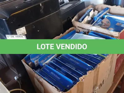 LOTE 223 - 02 FRAGMENTADORAS DE PAPEL E TRAVAS PARA NOTEBOOKS. (NO ESTADO) ATENÇÃO! FAZER A VISITAÇÃO ANTES DE ARREMATAR, NÃO SABEMOS SE FUNCIONA. LEILÃO NÃO TEM GARANTIA E NEM DEVOLUÇÃO, SUJEITO A POSSÍVEIS AVARIAS VISÍVEIS/OCULTAS E/OU AUSÊNCIA DE COMPONENTES.