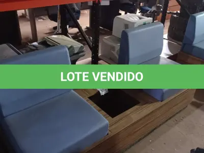 LOTE 359 - 01 BANCO EM MADEIRA COM 02 ACENTOS. (NO ESTADO) ATENÇÃO! FAZER A VISITAÇÃO ANTES DE ARREMATAR, NÃO SABEMOS SE FUNCIONA. LEILÃO NÃO TEM GARANTIA E NEM DEVOLUÇÃO, SUJEITO A POSSÍVEIS AVARIAS VISÍVEIS/OCULTAS E/OU AUSÊNCIA DE COMPONENTES.