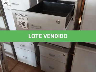LOTE 198 - 02 GAVETEIROS EM MADEIRA  02 GAVETAS.  (NO ESTADO) ATENÇÃO! FAZER A VISITAÇÃO ANTES DE ARREMATAR, NÃO SABEMOS SE FUNCIONA. LEILÃO NÃO TEM GARANTIA E NEM DEVOLUÇÃO, SUJEITO A POSSÍVEIS AVARIAS VISÍVEIS/OCULTAS E/OU AUSÊNCIA DE COMPONENTES.