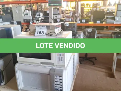 LOTE 183 - 03 MICRO-ONDAS DIVERSOS E 01 BALANÇA PEQUENA. (NO ESTADO) ATENÇÃO! FAZER A VISITAÇÃO ANTES DE ARREMATAR, NÃO SABEMOS SE FUNCIONA. LEILÃO NÃO TEM GARANTIA E NEM DEVOLUÇÃO, SUJEITO A POSSÍVEIS AVARIAS VISÍVEIS/OCULTAS E/OU AUSÊNCIA DE COMPONENTES.