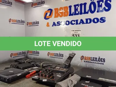 LOTE 533 - 02 APARELHOS DE DVD, 01 TRIANGULO DE SINALIZAÇÃO, 01 TV BOX, 01 MÁQUINA DE CORTAR CABELO, 01 ANTENA WIRELESS, 01 ALICATE DE CLIPAR, 01 TESTADOR DE CABO, 01 MESA DE SOM, 01 PACOTE DE RJ45 E 01 SUPORTE.  LOTE EXTRA (NO ESTADO) ATENÇÃO! FAZER A VISITAÇÃO ANTES DE ARREMATAR, NÃO SABEMOS SE FUNCIONA. LEILÃO NÃO TEM GARANTIA E NEM DEVOLUÇÃO, SUJEITO A POSSÍVEIS AVARIAS VISÍVEIS/OCULTAS E/OU AUSÊNCIA DE COMPONENTES.