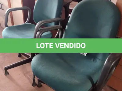 LOTE 652 - 03 CADEIRAS DE ESCRITÓRIO COM BASES GIRATÓRIAS SENDO 01 NA COR PRETA. (NO ESTADO) ATENÇÃO! FAZER A VISITAÇÃO ANTES DE ARREMATAR, NÃO SABEMOS SE FUNCIONA. LEILÃO NÃO TEM GARANTIA E NEM DEVOLUÇÃO, SUJEITO A POSSÍVEIS AVARIAS VISÍVEIS/OCULTAS E/OU AUSÊNCIA DE COMPONENTES.