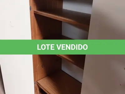 LOTE 621 - 02 ARMÁRIOS EM MADEIRA COM AVARIAS. (NO ESTADO) ATENÇÃO! FAZER A VISITAÇÃO ANTES DE ARREMATAR, NÃO SABEMOS SE FUNCIONA. LEILÃO NÃO TEM GARANTIA E NEM DEVOLUÇÃO, SUJEITO A POSSÍVEIS AVARIAS VISÍVEIS/OCULTAS E/OU AUSÊNCIA DE COMPONENTES.