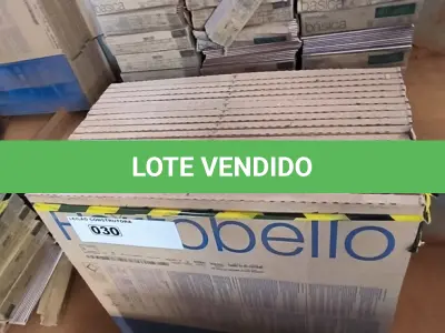 LOTE 030 - 17 CAIXAS DE PORCELANATO SUPER DECK IMBUIA CLARA 90CM X 90CM APROXIMADAMENTE 27,54M²(NO ESTADO)(NO ESTADO)