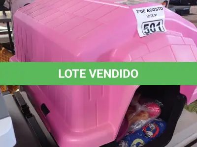 LOTE 501 - 01 CASINHA PARA PET COM COLCHÃO, 01 COMEDOURO, 01 BEBEDOURO E 01 KIT DE BRINQUEDOS. (NOVO) (NO ESTADO) ATENÇÃO! FAZER A VISITAÇÃO ANTES DE ARREMATAR, NÃO SABEMOS SE FUNCIONA. LEILÃO NÃO TEM GARANTIA E NEM DEVOLUÇÃO, SUJEITO A POSSÍVEIS AVARIAS VISÍVEIS/OCULTAS E/OU AUSÊNCIA DE COMPONENTES).