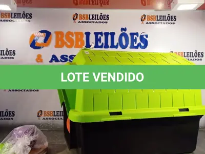 LOTE 637 - 01 CASINHA PARA PET COM COLCHÃO E 01 KIT DE BRINQUEDOS. (NO ESTADO) ATENÇÃO! FAZER A VISITAÇÃO ANTES DE ARREMATAR, NÃO SABEMOS SE FUNCIONA. LEILÃO NÃO TEM GARANTIA E NEM DEVOLUÇÃO, SUJEITO A POSSÍVEIS AVARIAS VISÍVEIS/OCULTAS E/OU AUSÊNCIA DE COMPONENTES.