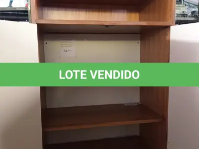 LOTE 635 - 01 ARMÁRIO EM MADEIRA COM 02 PORTAS E 05 PRATELEIRAS. (NO ESTADO) ATENÇÃO! FAZER A VISITAÇÃO ANTES DE ARREMATAR, NÃO SABEMOS SE FUNCIONA. LEILÃO NÃO TEM GARANTIA E NEM DEVOLUÇÃO, SUJEITO A POSSÍVEIS AVARIAS VISÍVEIS/OCULTAS E/OU AUSÊNCIA DE COMPONENTES.