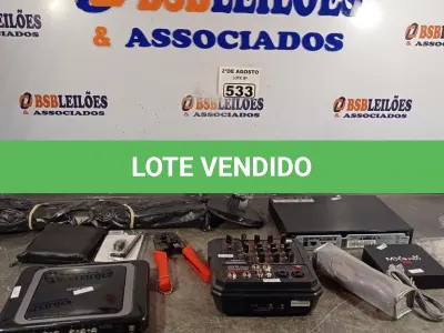 LOTE 533 - 02 APARELHOS DE DVD, 01 TRIANGULO DE SINALIZAÇÃO, 01 TV BOX, 01 MÁQUINA DE CORTAR CABELO, 01 ANTENA WIRELESS, 01 ALICATE DE CLIPAR, 01 TESTADOR DE CABO, 01 MESA DE SOM, 01 PACOTE DE RJ45 E 01 SUPORTE.  LOTE EXTRA (NO ESTADO) ATENÇÃO! FAZER A VISITAÇÃO ANTES DE ARREMATAR, NÃO SABEMOS SE FUNCIONA. LEILÃO NÃO TEM GARANTIA E NEM DEVOLUÇÃO, SUJEITO A POSSÍVEIS AVARIAS VISÍVEIS/OCULTAS E/OU AUSÊNCIA DE COMPONENTES.