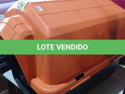 LOTE 521 - 01 CASINHA PARA PET COM COLCHÃO, 01 COMEDOURO, 01 BEBEDOURO E 01 KIT DE BRINQUEDOS. (NOVO) (NO ESTADO) ATENÇÃO! FAZER A VISITAÇÃO ANTES DE ARREMATAR, NÃO SABEMOS SE FUNCIONA. LEILÃO NÃO TEM GARANTIA E NEM DEVOLUÇÃO, SUJEITO A POSSÍVEIS AVARIAS VISÍVEIS/OCULTAS E/OU AUSÊNCIA DE COMPONENTES).