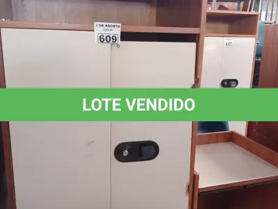 LOTE 609 - 01 ARMÁRIO EM MADEIRA COM 02 PORTAS E 04 PRATELEIRAS COM AVARIAS E 01 MESINHA BAIXA EM MADEIRA. (NO ESTADO) ATENÇÃO! FAZER A VISITAÇÃO ANTES DE ARREMATAR, NÃO SABEMOS SE FUNCIONA. LEILÃO NÃO TEM GARANTIA E NEM DEVOLUÇÃO, SUJEITO A POSSÍVEIS AVARIAS VISÍVEIS/OCULTAS E/OU AUSÊNCIA DE COMPONENTES.