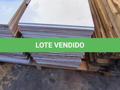 LOTE 019 - 01 LOTE COM REVESTIMENTO BRANCO 30CM X 40CM APROXIMADAMENTE 27,72M²(NO ESTADO)