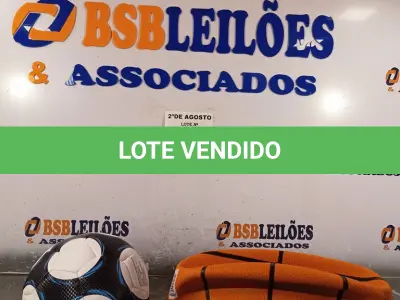 LOTE 080 - 01 BOLA DE BASQUETE E 01 BOLA DE FUTEBOL. (NO ESTADO) ATENÇÃO! FAZER A VISITAÇÃO ANTES DE ARREMATAR, NÃO SABEMOS SE FUNCIONA. LEILÃO NÃO TEM GARANTIA E NEM DEVOLUÇÃO, SUJEITO A POSSÍVEIS AVARIAS VISÍVEIS/OCULTAS E/OU AUSÊNCIA DE COMPONENTES.