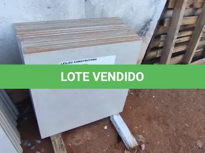 LOTE 007 - 26 PÇS DE PORCELANATO 60CM X 60CM DIVERSOS APROXIMADAMENTE 9,36M² (NO ESTADO)