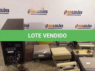 LOTE 559 - 01 SUBWOOFER E 09 EQUIPAMENTOS ELETRÔNICOS DIVERSOS. (NO ESTADO) ATENÇÃO! FAZER A VISITAÇÃO ANTES DE ARREMATAR, NÃO SABEMOS SE FUNCIONA. LEILÃO NÃO TEM GARANTIA E NEM DEVOLUÇÃO, SUJEITO A POSSÍVEIS AVARIAS VISÍVEIS/OCULTAS E/OU AUSÊNCIA DE COMPONENTES.