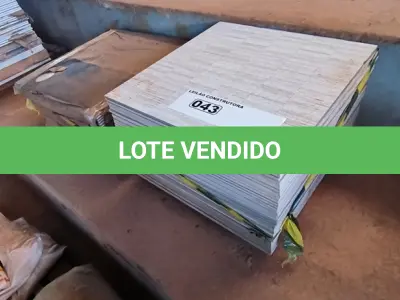 LOTE 043 - 01 LOTE COM PORCELANATO MOS BRERA OFF WHITER 60CM X 60CM E 05 CAIXAS DE PORCELANATO FULGET PALHA 60CM X 60CM APROXIMADAMENTE 44,00M²(7 CAIXAS /PÇ 5) (NO ESTADO)