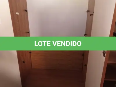LOTE 600 - 01 ARMÁRIO EM MADEIRA COM 02 PORTAS E 04 PRATELEIRAS. (NO ESTADO) ATENÇÃO! FAZER A VISITAÇÃO ANTES DE ARREMATAR, NÃO SABEMOS SE FUNCIONA. LEILÃO NÃO TEM GARANTIA E NEM DEVOLUÇÃO, SUJEITO A POSSÍVEIS AVARIAS VISÍVEIS/OCULTAS E/OU AUSÊNCIA DE COMPONENTES.