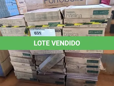 LOTE 031 - 34 CAIXAS COM REVESTIMENTO BRANCO 40 CM X 40CM APROXIMADAMENTE 72,80M²(NO ESTADO)
