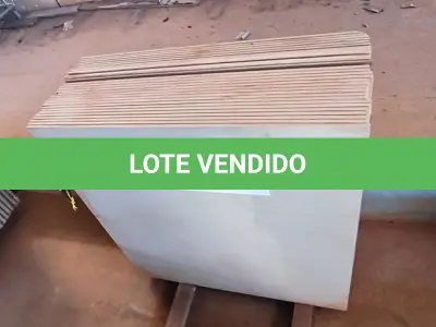 LOTE 037 - 29 PÇS  DE PORCELANATO 90CM X 90CM APROXIMADAMENTE 23,49M²(NO ESTADO)
