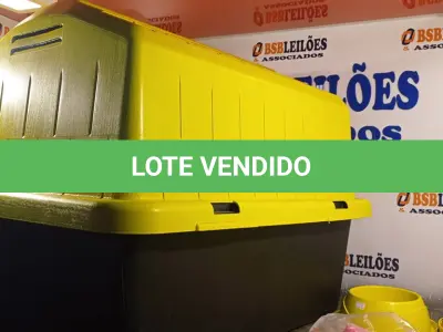 LOTE 478 - 01 CASINHA PARA PET COM COLCHÃO, COMEDOURO, BEBEDOURO E 01 KIT DE BRINQUEDOS. (NOVO) (NO ESTADO) ATENÇÃO! FAZER A VISITAÇÃO ANTES DE ARREMATAR, NÃO SABEMOS SE FUNCIONA. LEILÃO NÃO TEM GARANTIA E NEM DEVOLUÇÃO, SUJEITO A POSSÍVEIS AVARIAS VISÍVEIS/OCULTAS E/OU AUSÊNCIA DE COMPONENTES.