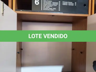 LOTE 579 - 01 ARMÁRIO EM MADEIRA COM 02 PORTAS E 03 PRATELEIRAS. (NO ESTADO) ATENÇÃO! FAZER A VISITAÇÃO ANTES DE ARREMATAR, NÃO SABEMOS SE FUNCIONA. LEILÃO NÃO TEM GARANTIA E NEM DEVOLUÇÃO, SUJEITO A POSSÍVEIS AVARIAS VISÍVEIS/OCULTAS E/OU AUSÊNCIA DE COMPONENTES.