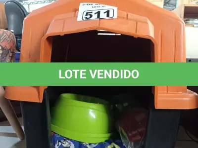 LOTE 511 - 01 CASINHA PARA PET COM COLCHÃO, 01 COMEDOURO, 01 BEBEDOURO E 01 KIT DE BRINQUEDOS. (NOVO) (NO ESTADO) ATENÇÃO! FAZER A VISITAÇÃO ANTES DE ARREMATAR, NÃO SABEMOS SE FUNCIONA. LEILÃO NÃO TEM GARANTIA E NEM DEVOLUÇÃO, SUJEITO A POSSÍVEIS AVARIAS VISÍVEIS/OCULTAS E/OU AUSÊNCIA DE COMPONENTES).