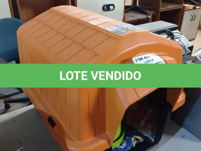 LOTE 511 - 01 CASINHA PARA PET COM COLCHÃO, 01 COMEDOURO, 01 BEBEDOURO E 01 KIT DE BRINQUEDOS. (NOVO) (NO ESTADO) ATENÇÃO! FAZER A VISITAÇÃO ANTES DE ARREMATAR, NÃO SABEMOS SE FUNCIONA. LEILÃO NÃO TEM GARANTIA E NEM DEVOLUÇÃO, SUJEITO A POSSÍVEIS AVARIAS VISÍVEIS/OCULTAS E/OU AUSÊNCIA DE COMPONENTES).