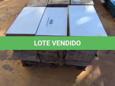 LOTE 024 - 20 CAIXAS DE REVESTIMENTO BRANCO 35,2CM X 59CM  APROXIMADAMENTE 25,92M²(NO ESTADO)