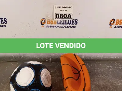 LOTE 080 - 01 BOLA DE BASQUETE E 01 BOLA DE FUTEBOL. (NO ESTADO) ATENÇÃO! FAZER A VISITAÇÃO ANTES DE ARREMATAR, NÃO SABEMOS SE FUNCIONA. LEILÃO NÃO TEM GARANTIA E NEM DEVOLUÇÃO, SUJEITO A POSSÍVEIS AVARIAS VISÍVEIS/OCULTAS E/OU AUSÊNCIA DE COMPONENTES.