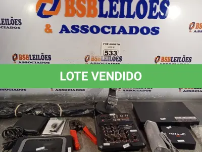 LOTE 533 - 02 APARELHOS DE DVD, 01 TRIANGULO DE SINALIZAÇÃO, 01 TV BOX, 01 MÁQUINA DE CORTAR CABELO, 01 ANTENA WIRELESS, 01 ALICATE DE CLIPAR, 01 TESTADOR DE CABO, 01 MESA DE SOM, 01 PACOTE DE RJ45 E 01 SUPORTE.  LOTE EXTRA (NO ESTADO) ATENÇÃO! FAZER A VISITAÇÃO ANTES DE ARREMATAR, NÃO SABEMOS SE FUNCIONA. LEILÃO NÃO TEM GARANTIA E NEM DEVOLUÇÃO, SUJEITO A POSSÍVEIS AVARIAS VISÍVEIS/OCULTAS E/OU AUSÊNCIA DE COMPONENTES.