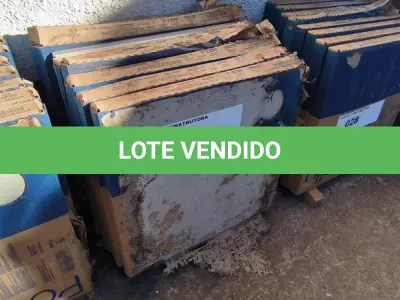 LOTE 027 - 08 CAIXAS DE PORCELANATO  MARMORE CREMA 60CM X60CM  APROXIMADAMENTE 11,52M²(NO ESTADO)