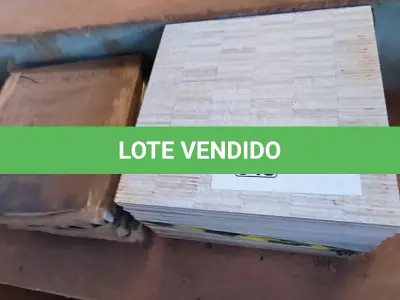 LOTE 043 - 01 LOTE COM PORCELANATO MOS BRERA OFF WHITER 60CM X 60CM E 05 CAIXAS DE PORCELANATO FULGET PALHA 60CM X 60CM APROXIMADAMENTE 44,00M²(7 CAIXAS /PÇ 5) (NO ESTADO)